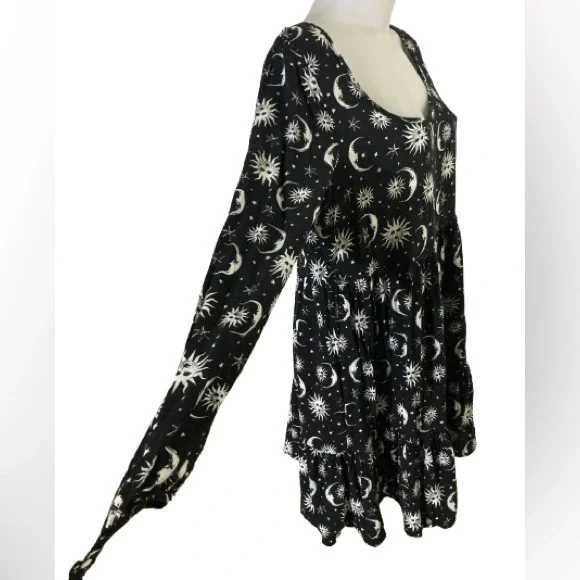 Hot Topic Black & White Celestial Long-Sleeve Empire Waist Juniors Mini Dress - Picture 10 of 10